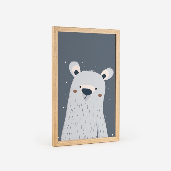 Poster de um urso polar branco adorável, perfeito para decorar o quarto do bebé com um toque aconchegante. 3